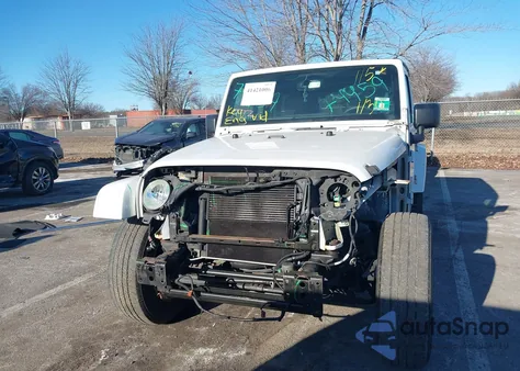 2013 Jeep Wrangler Unlimited Sahara z USA, uszkodzony, nr VIN 1C4BJWEG3DL658530